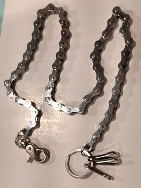 Silver-Tone 28" Bike Chain Strap with Lobster Clasps, Very Unique, EUC